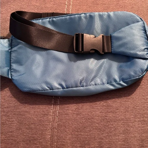 Travelon rfid hip pack - Picture 2 of 3